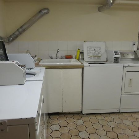 Tropicana Suite Hotel Ванкувер Экстерьер фото