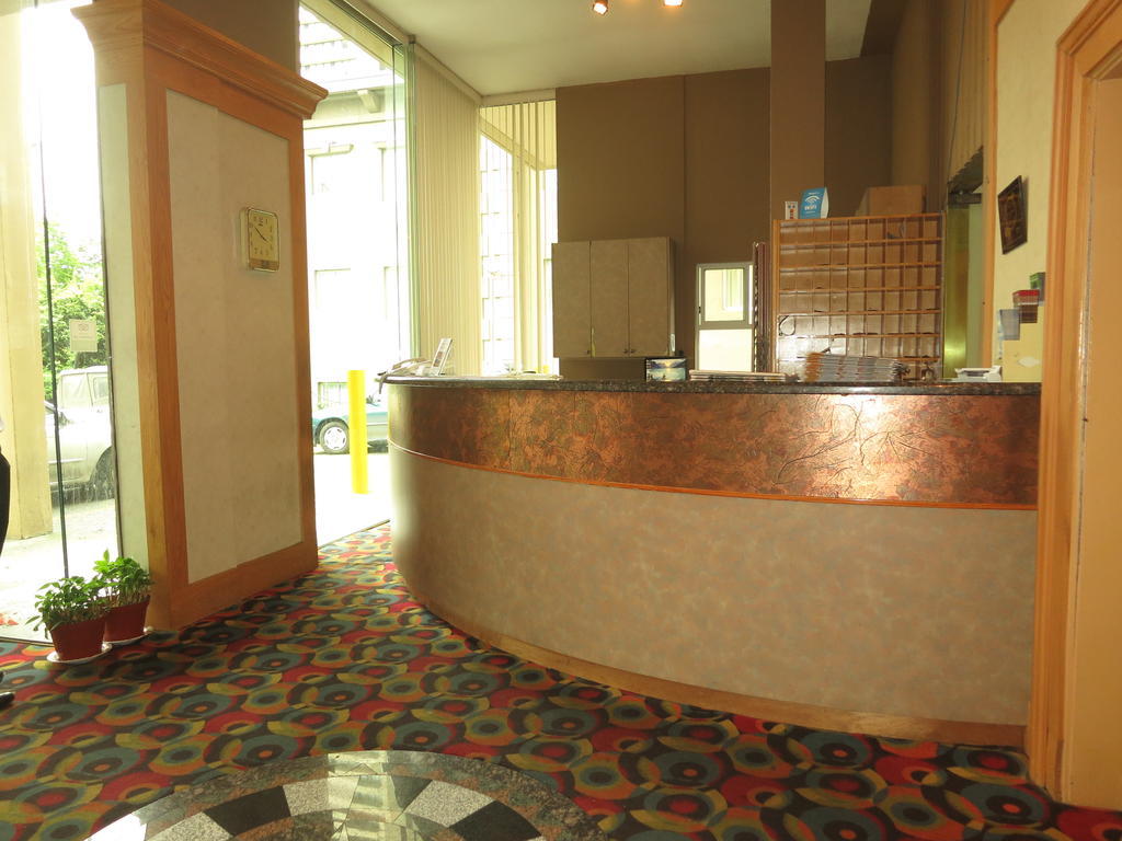 Tropicana Suite Hotel Ванкувер Экстерьер фото